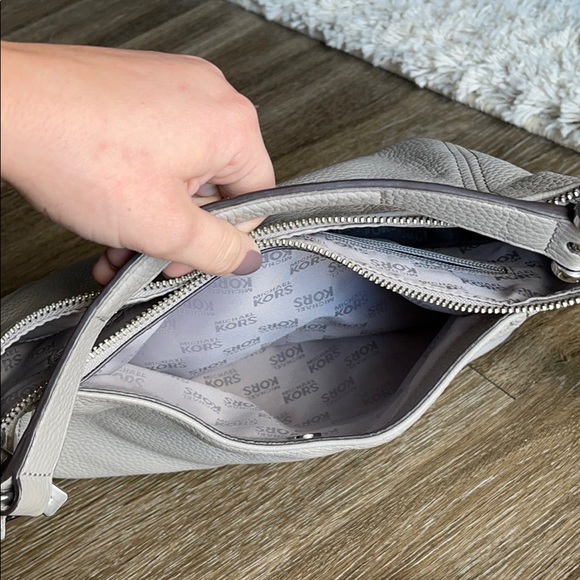 Grey Michael Kors cross body - Picture 12 of 12